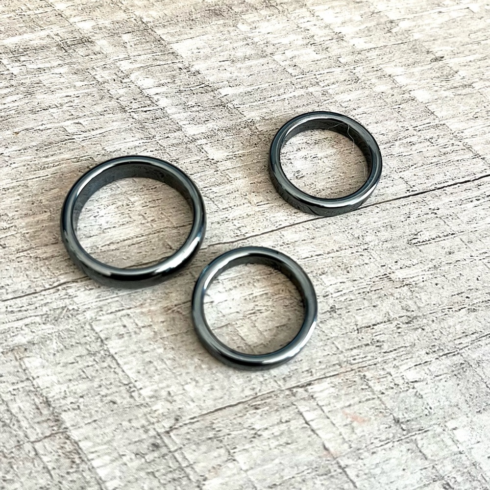 Hematite single band crystal ring